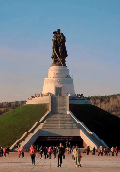 Монумент Воин-Освободитель в Кемерово